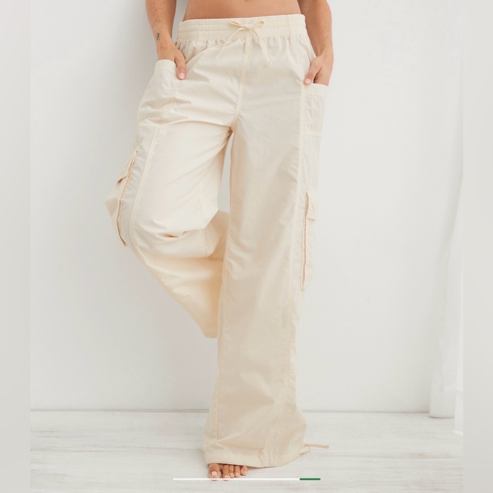 Aerie High Waisted Go-For-It Baggy Cargo Pants - Size M - Cream